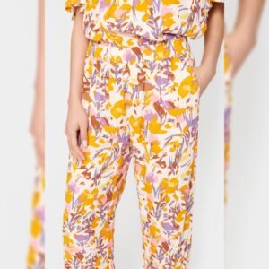 Κοπέλα που φοράει παντελόνι με Λουλούδια του πάγου