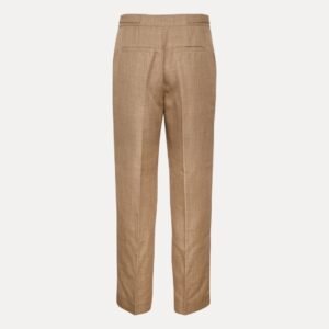 Οπίσθια όψη μπεζ/καφέ υφασμάτινου παντελονιού με διακριτικές πίσω τσέπες.