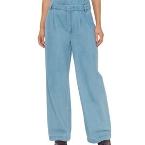 Κοντινό γυναίκας με τζιν παντελόνι wide leg