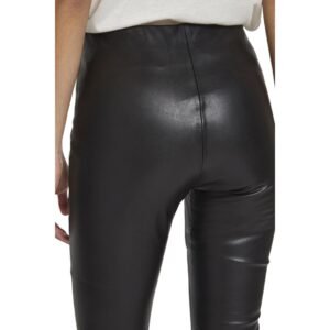 «Μαύρο ψηλόμεσο δερμάτινο κολάν, κοντινή άποψη από πίσω που αναδεικνύει την εφαρμογή και τη λεία υφή του υλικού.»