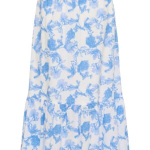 Maxi φούστα λευκή με γαλάζιο floral print, ελαστική μέση και βολάν στο τελείωμα, αέρινη γραμμή, φωτογράφιση προϊόντος σε λευκό φόντο.